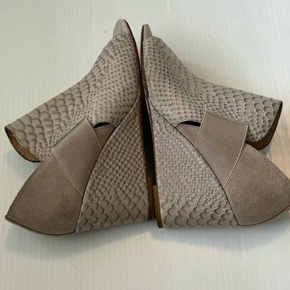 Donald Pliner Lizzy wedge shoes peep toe bootie size 9 grey - Picture 9 of 9